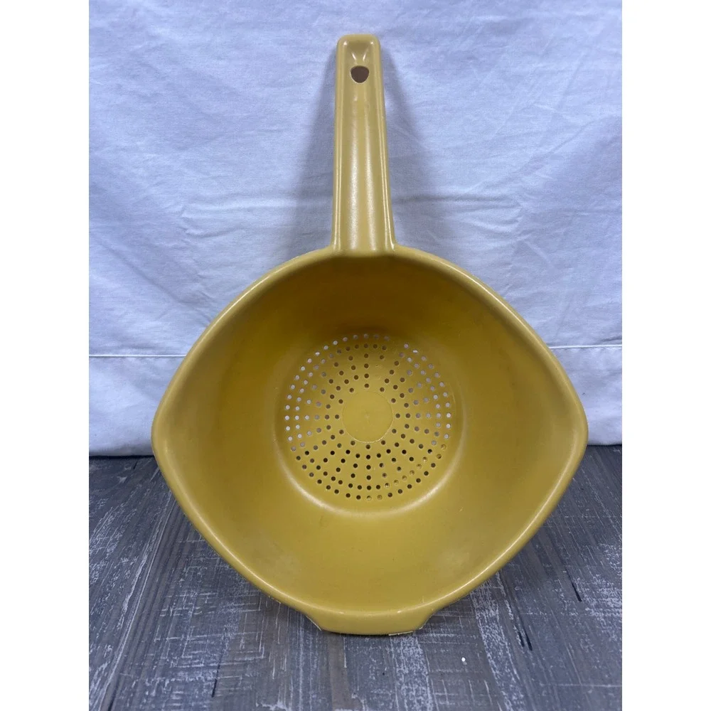Tupperware vintage colander